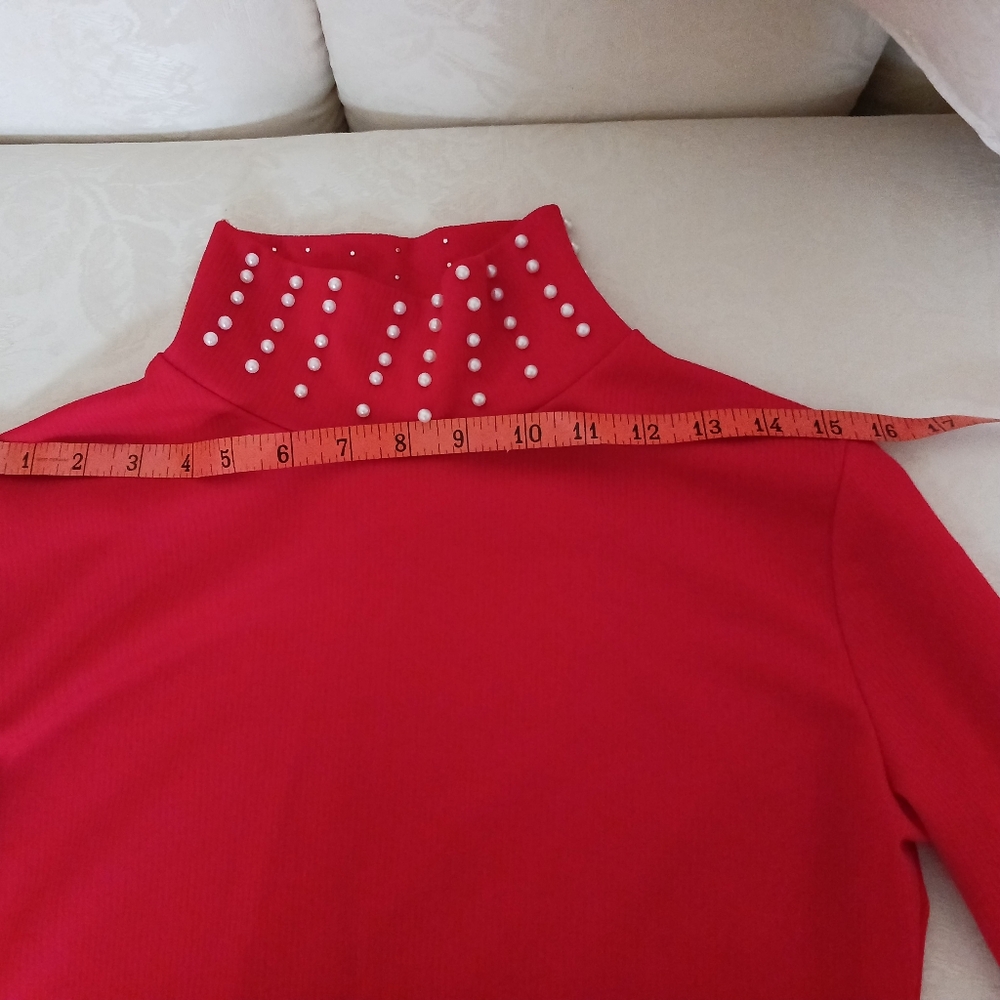 💋💋Red Turtleneck Top with Faux Pearl Collar and Cuffs NWOT *See Measurement* - Picture 9 of 14